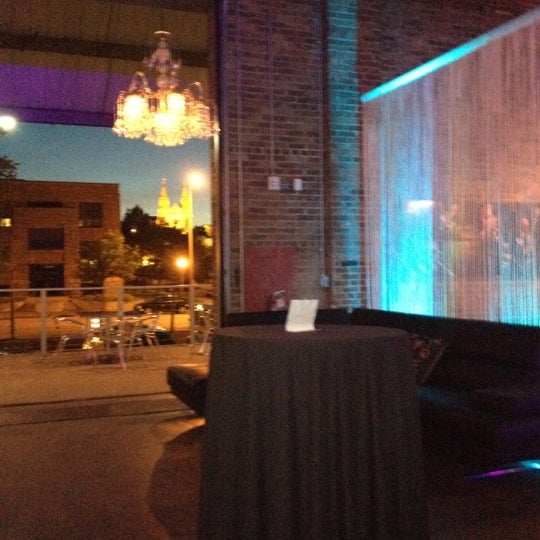 รูปภาพถ่ายที่ Icon Lounge + Events โดย Jessica K. เมื่อ 5/10/2012