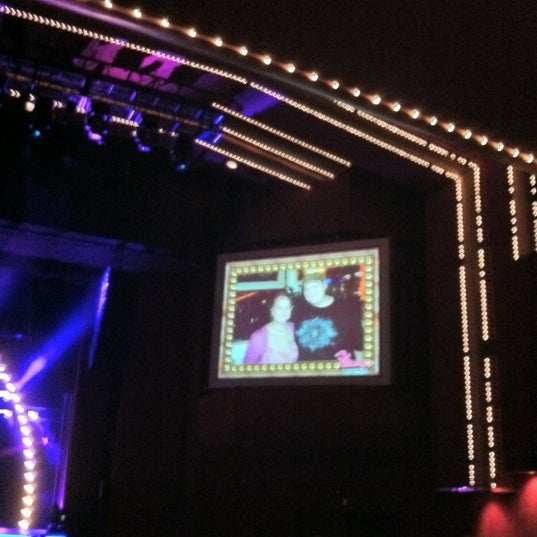 รูปภาพถ่ายที่ Nathan Burton Comedy Magic at Planet Hollywood Saxe Theater โดย Kris P. เมื่อ 11/16/2011