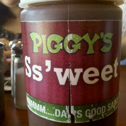 Снимок сделан в Piggy&#39;s BBQ пользователем Jeffrey G. 10/13/2011