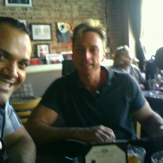 1/7/2012 tarihinde Aaron Chiklet A.ziyaretçi tarafından Paradise Bar &amp; Restaurant'de çekilen fotoğraf