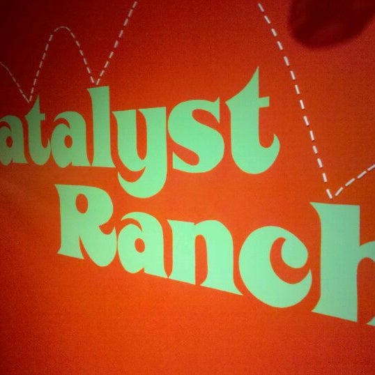 รูปภาพถ่ายที่ Catalyst Ranch โดย James C. เมื่อ 9/20/2011