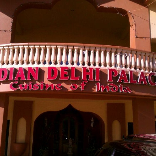 Das Foto wurde bei Indian Delhi Palace von Herb Jackson Jr. am 10/10/2011 aufgenommen