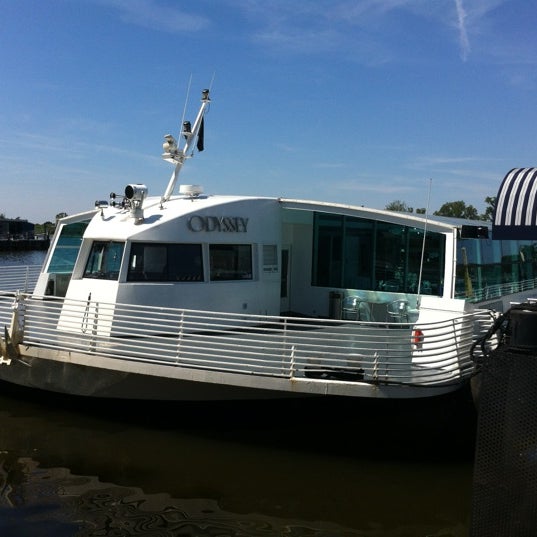 6/9/2012에 Theo S.님이 Odyssey Cruises에서 찍은 사진