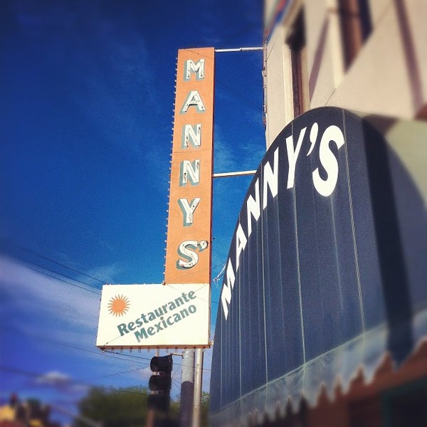 รูปภาพถ่ายที่ Manny&#39;s Mexican Restaurant โดย Tim M. เมื่อ 6/1/2012