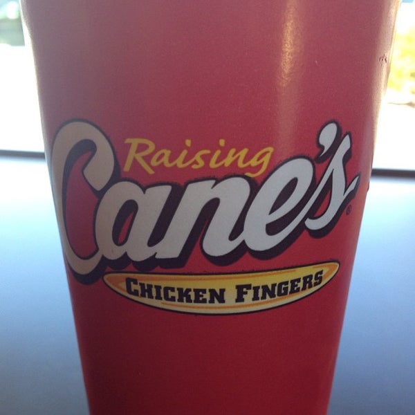 Снимок сделан в Raising Cane&#39;s Chicken Fingers пользователем Yoshi H. 8/13/2012
