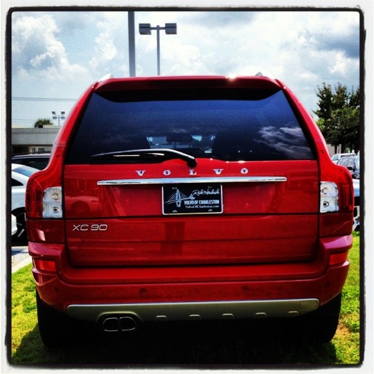 Foto scattata a Volvo of Charleston da Sheila T. il 8/16/2012