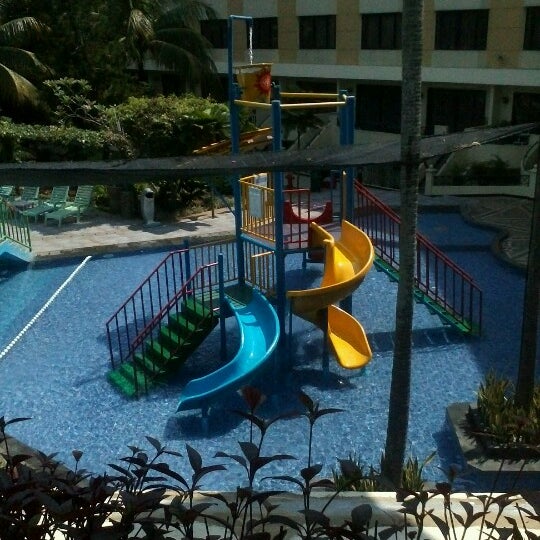 Photo prise au Kota Bukit Indah Plaza Hotel par Dwi A. le7/7/2012