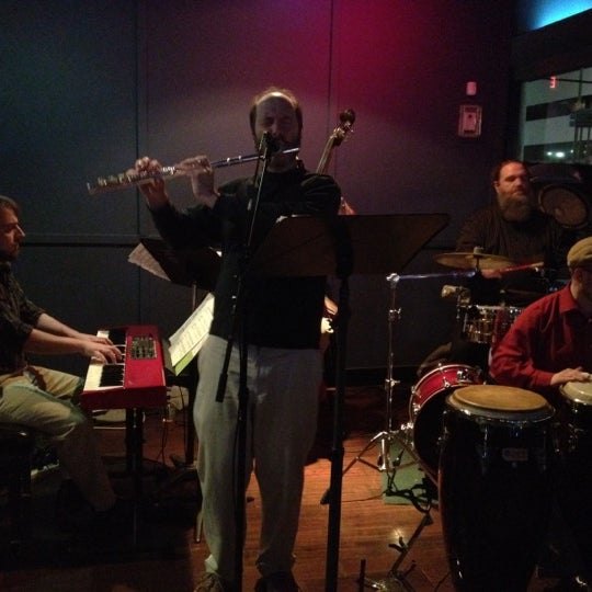 2/10/2012 tarihinde Bill G.ziyaretçi tarafından Blue Wisp Jazz Club'de çekilen fotoğraf