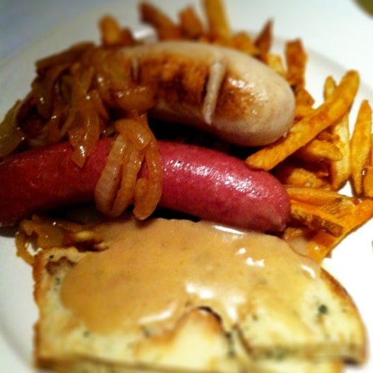 7/1/2012 tarihinde Christoph T.ziyaretçi tarafından Edelweiss German/American Restaurant'de çekilen fotoğraf