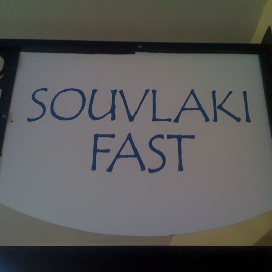 รูปภาพถ่ายที่ Souvlaki Fast โดย Dan A. เมื่อ 2/2/2012