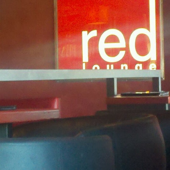 Foto tirada no(a) Red Lounge por Devin B. em 5/22/2011