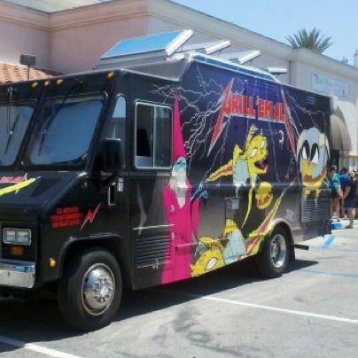 Das Foto wurde bei Grill &#39;Em All Truck von LA_Jamez H. am 8/10/2011 aufgenommen