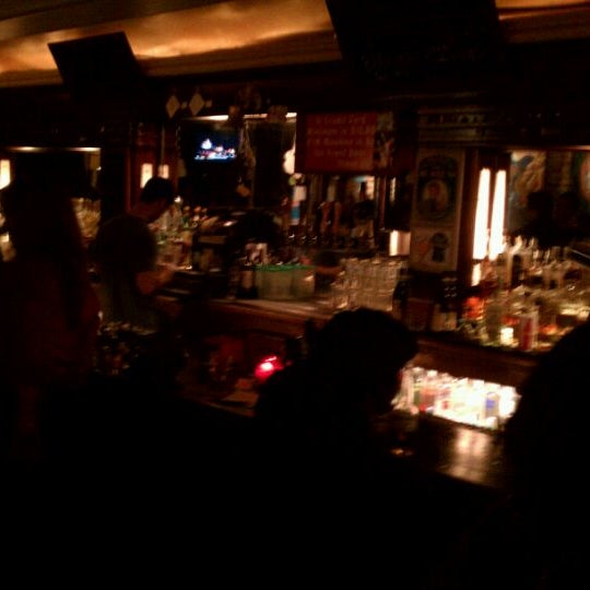 1/8/2012にJeff C.がR Barで撮った写真