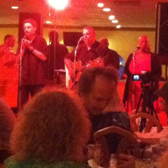 Foto scattata a El Golfo Restaurant da Dennis H. il 5/25/2012