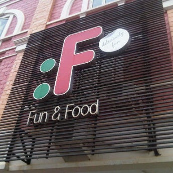 Das Foto wurde bei Fun &amp; Food von Lisdawatie am 1/29/2012 aufgenommen
