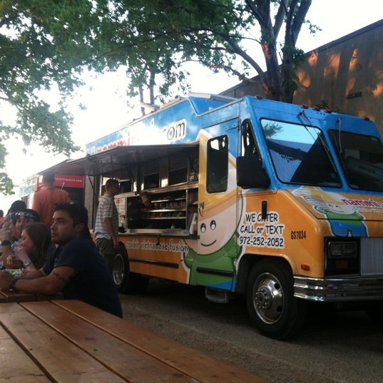 6/24/2012 tarihinde Stephanie ☕🌿ziyaretçi tarafından Fort Worth Food Park'de çekilen fotoğraf
