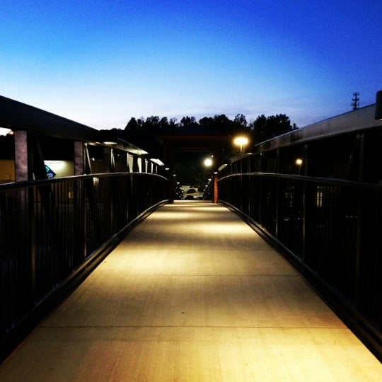 Wards Rd. Pedestrian Bridge - 1 tip from 65 visitors