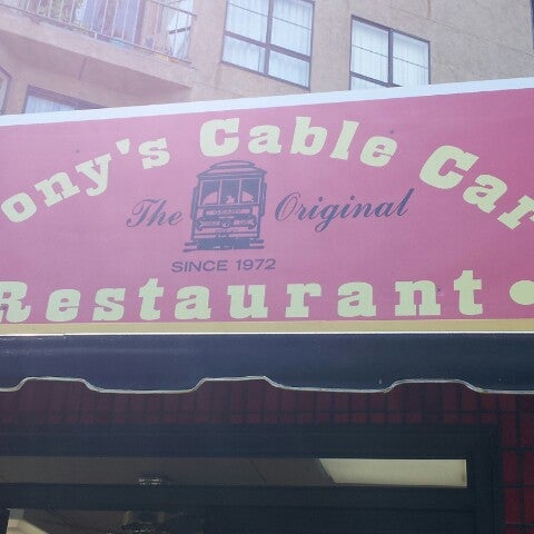 Photo prise au Tony&#39;s Cable Car Restaurant par Drew T. le7/26/2012