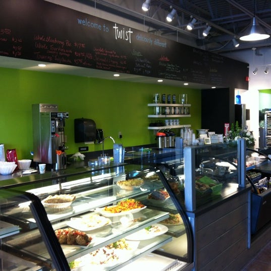 รูปภาพถ่ายที่ Twist Bakery &amp; Cafe โดย Mike L. เมื่อ 1/3/2012
