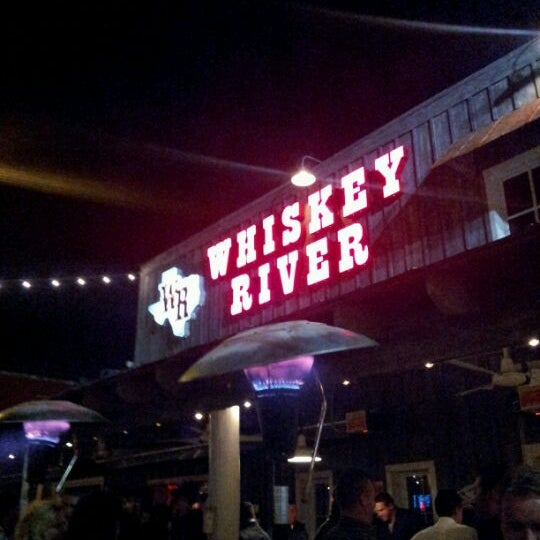 Photo prise au Whiskey River Dancehall &amp; Saloon par Jason &quot;Danger&quot; D. le1/13/2012