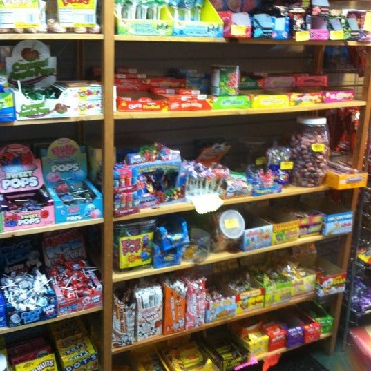 Das Foto wurde bei Boyd&#39;s Retro Candy Store von Mannie am 4/24/2012 aufgenommen