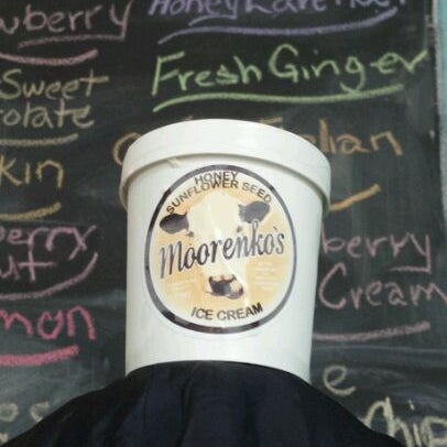 Foto scattata a Moorenko&#39;s Ice Cream Cafe da John L. il 3/24/2012