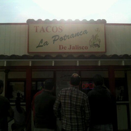 Снимок сделан в Tacos La Potranca De Jalisco пользователем Juan Luis R. 11/10/2011