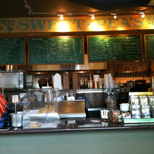 Снимок сделан в Sweet Pea&#39;s Cafe &amp; Catering пользователем Antonio P. 10/5/2011
