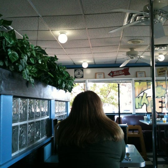 1/28/2012 tarihinde Akhil S.ziyaretçi tarafından Local Diner'de çekilen fotoğraf