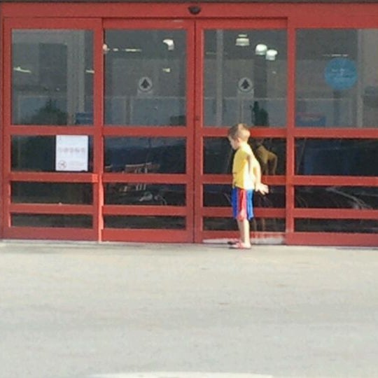 Photo taken at Toys"R"Us by Joe D. on 3/31/2012