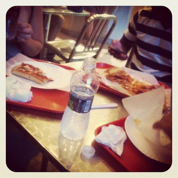 รูปภาพถ่ายที่ Pizza Park โดย Mikayla เมื่อ 7/23/2012