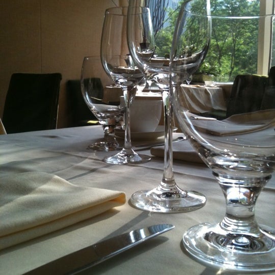 Foto tirada no(a) Lacroix Restaurant at The Rittenhouse por Alexandra A. em 7/28/2011