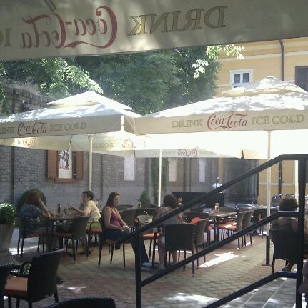 รูปภาพถ่ายที่ Kafe Priča โดย Jovica K. เมื่อ 7/5/2012