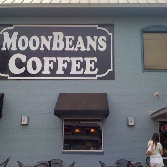 Das Foto wurde bei MoonBeans Coffee von Sampetrino am 4/21/2011 aufgenommen