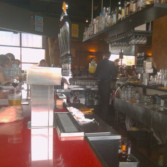 Foto tirada no(a) CBC Restaurant por Alexander em 8/20/2011