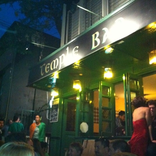 Photo taken at Temple Bar by Miguel M. on 3/18/2011