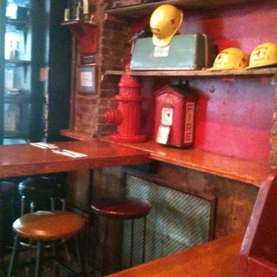 รูปภาพถ่ายที่ Firehouse Tavern โดย Juliana S. เมื่อ 5/14/2011
