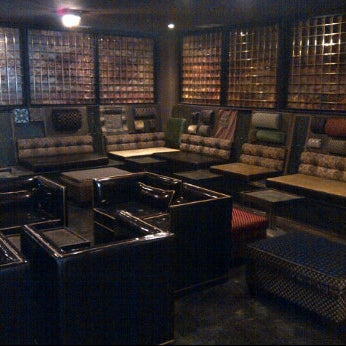 รูปภาพถ่ายที่ Salvage Bar &amp; Lounge โดย Homan T. เมื่อ 9/1/2011