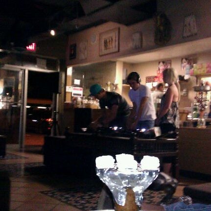 Das Foto wurde bei King Tut Café &amp; Catering von brandon m. am 3/9/2011 aufgenommen