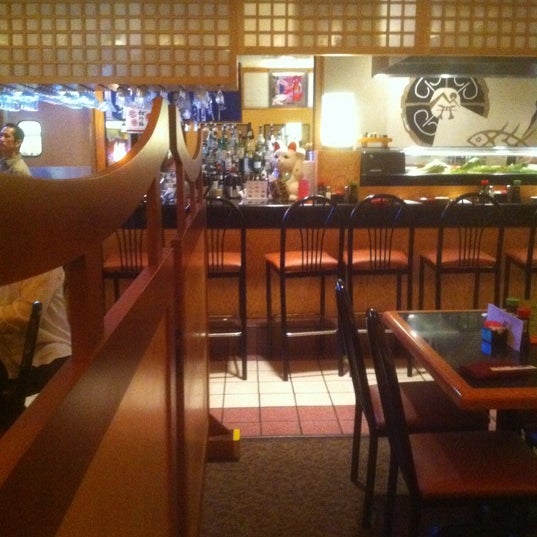 Photo taken at Kobe Japanese Steak House by Hal L. on 5/7/2011