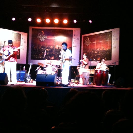 Foto tomada en Teatro Firjan Sesi Centro  por Marly P. el 9/28/2011