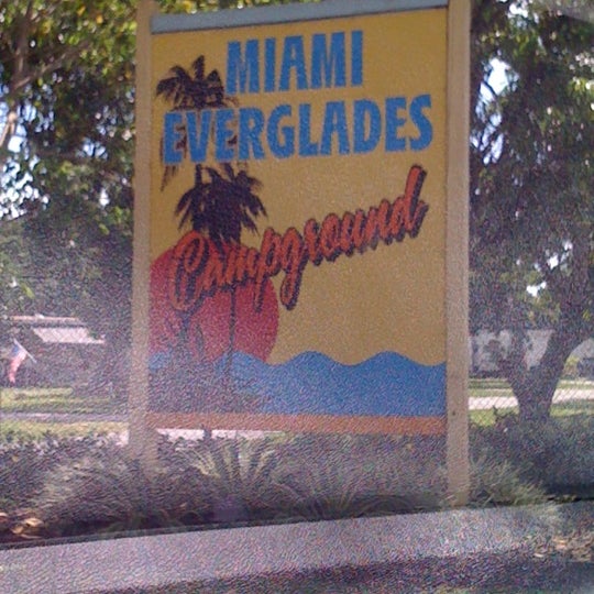 Foto tomada en Miami Everglades RV Resort  por TanyaW el 10/12/2011