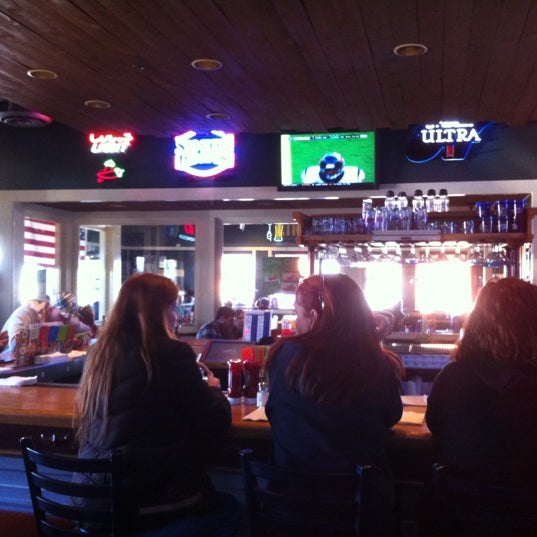 Photo taken at Chili&#39;s Grill &amp; Bar by Robert F. on 11/27/2011