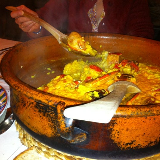 Foto diambil di A Taberna Restaurante oleh Enrique B. pada 12/9/2011
