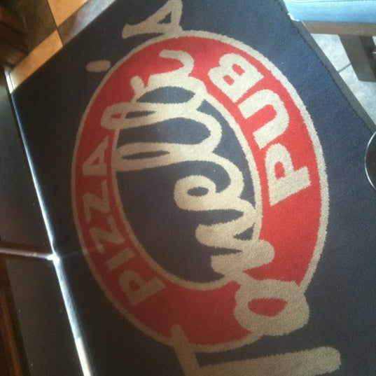 Foto tirada no(a) Tonelli&#39;s Pizza Pub por Rob B. em 6/9/2012