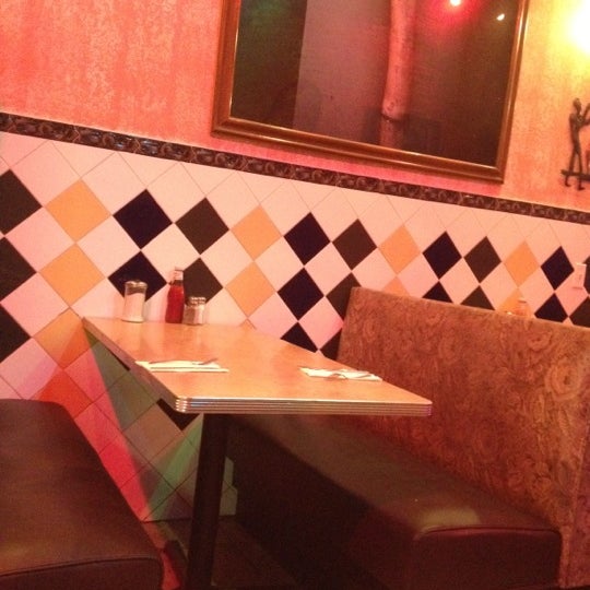 รูปภาพถ่ายที่ Daisy&#39;s Diner โดย A.Mm.O เมื่อ 7/5/2012
