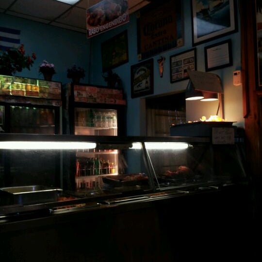 Foto tirada no(a) Denny&#39;s Latin Cafe por amir s. em 3/4/2012