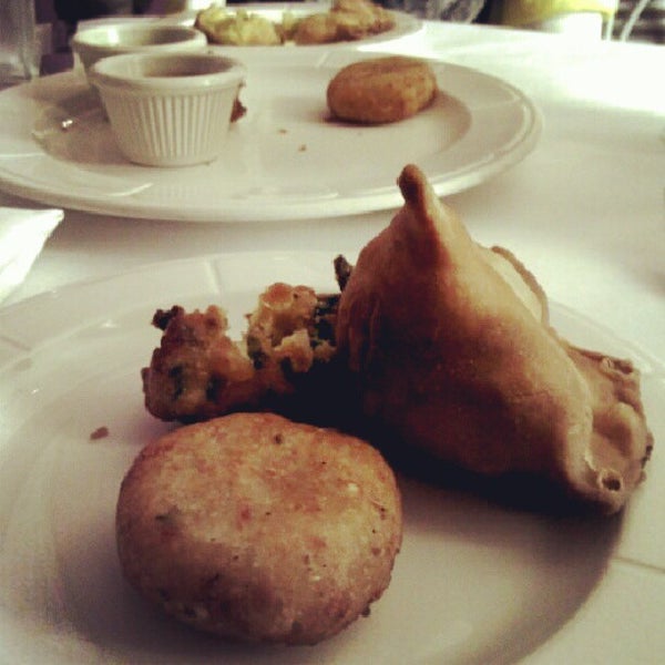 9/1/2012 tarihinde Eric C.ziyaretçi tarafından Kabab &amp; Curry'de çekilen fotoğraf