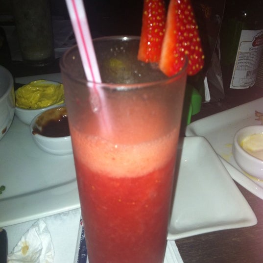 รูปภาพถ่ายที่ Santillana Lounge Bar โดย Bruna F. เมื่อ 9/7/2012