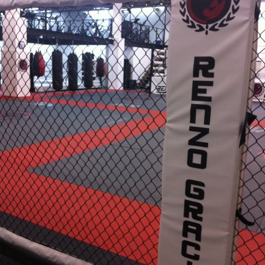 รูปภาพถ่ายที่ Renzo Gracie Fight Academy โดย Anthony A. เมื่อ 6/5/2012